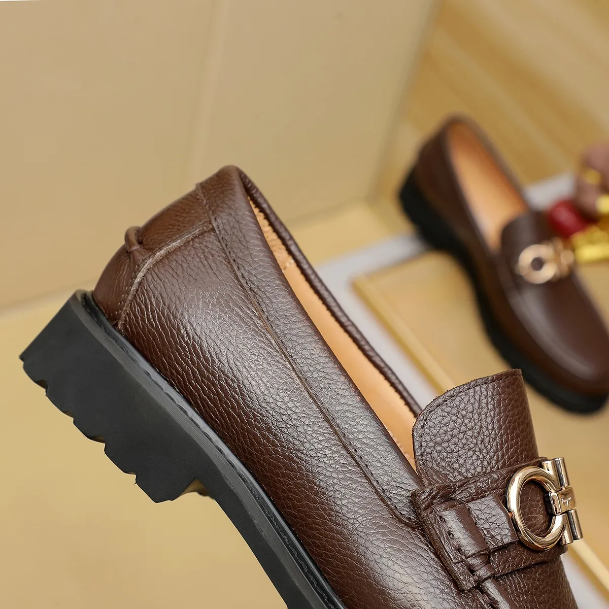 Men's shoes 💰440 Ferragamo [Ferragamo] top imported suit men's shoes 💯Original copy of the official website, product materials: selected imported embossed calfskin + luxury hardware buckle accessories ~ imported water-dyed cow 🐂 leather lining. Strong three-dimensional visual effect, original combination outsole, multiple colors available😘 Size: 39-44 (38.45.46. Customized)